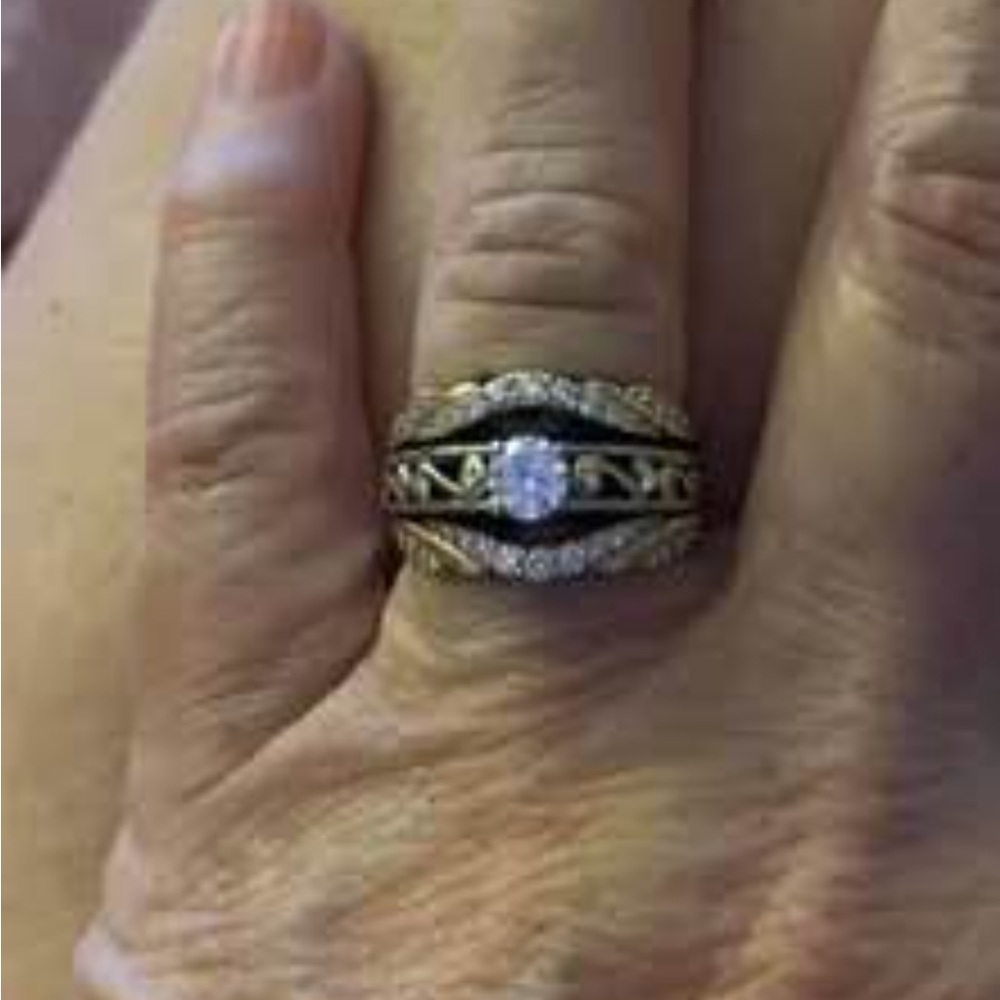 Elegant Gold and Silver Women's Ring
